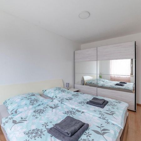 Schoene, Moeblierte Wohnung Mit Balkon Und Tiefgarage Дюссельдорф Екстер'єр фото