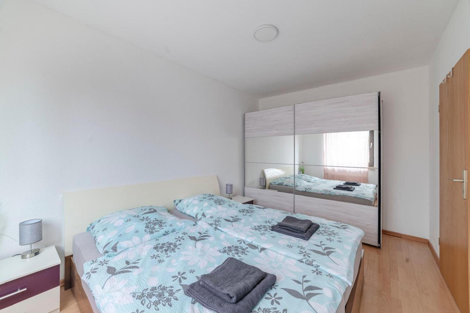 Schoene, Moeblierte Wohnung Mit Balkon Und Tiefgarage Дюссельдорф Екстер'єр фото