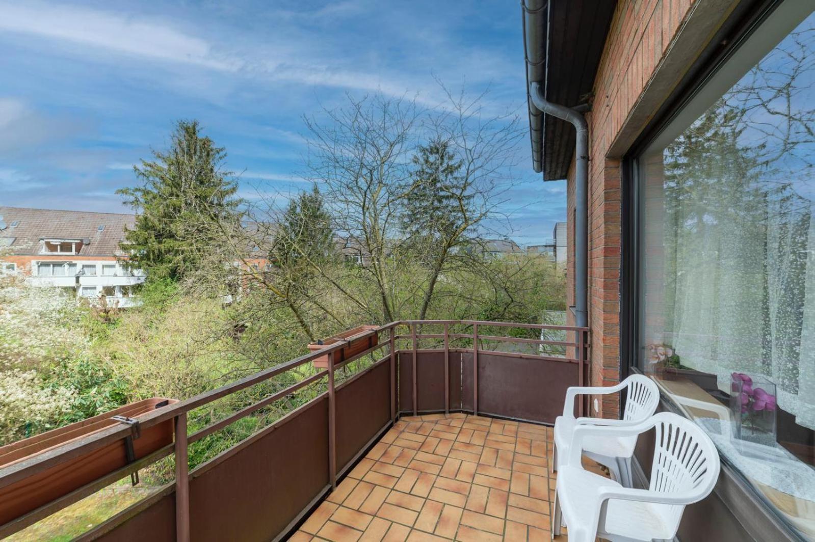 Schoene, Moeblierte Wohnung Mit Balkon Und Tiefgarage Дюссельдорф Екстер'єр фото