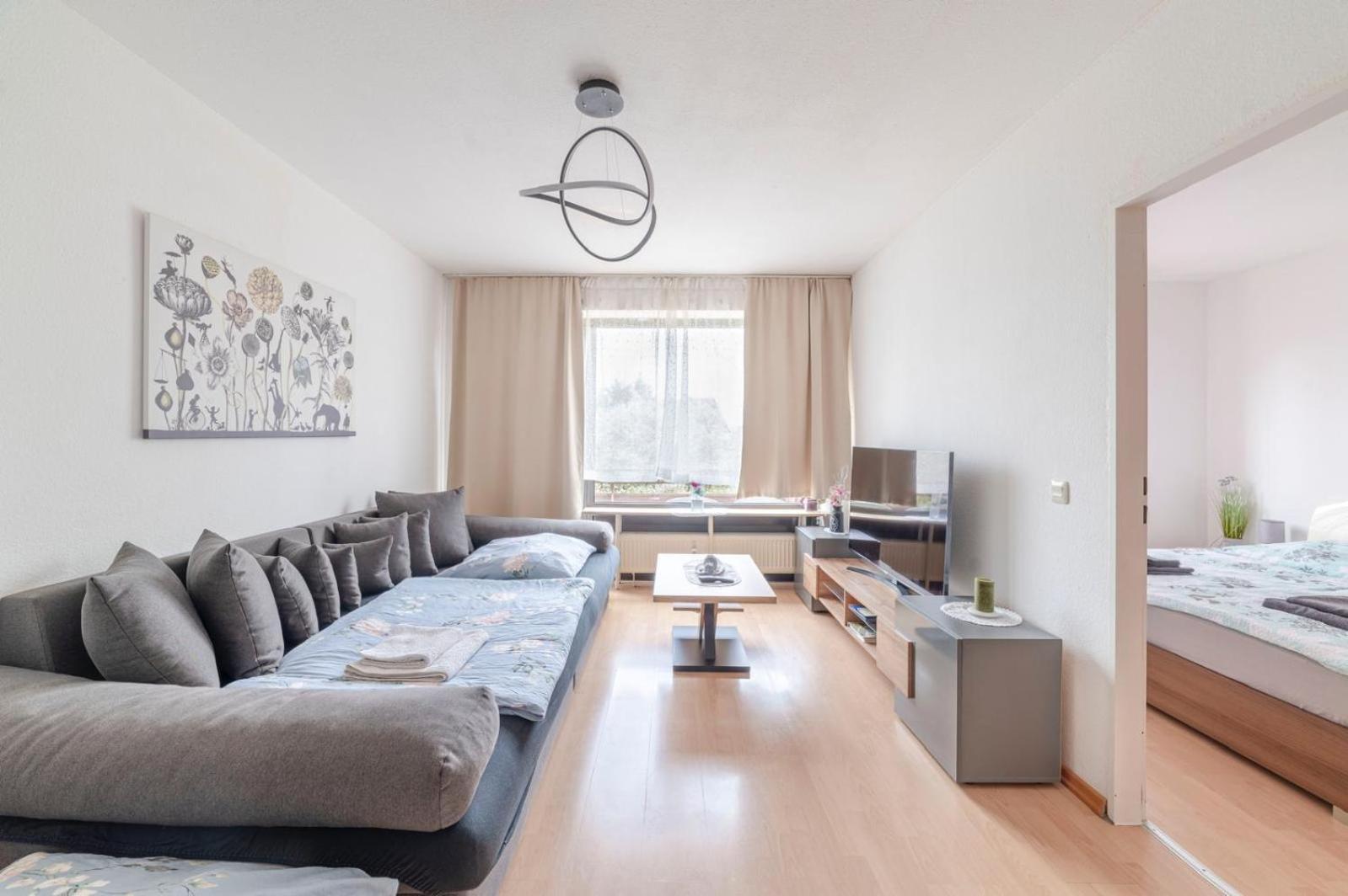 Schoene, Moeblierte Wohnung Mit Balkon Und Tiefgarage Дюссельдорф Екстер'єр фото